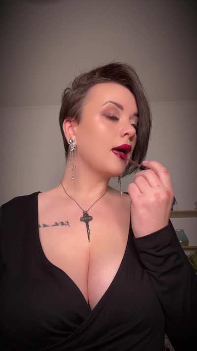 Lips and cleavage