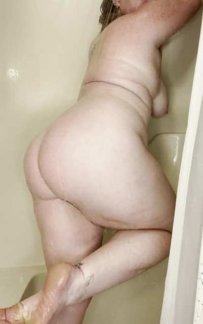 roommate needed, has to fuck me while showering :)