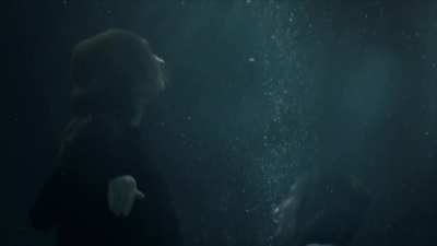 Julie Zangenberg (Sofie) & Julie Christiansen (Emilie) kiss in Heartless s01e02