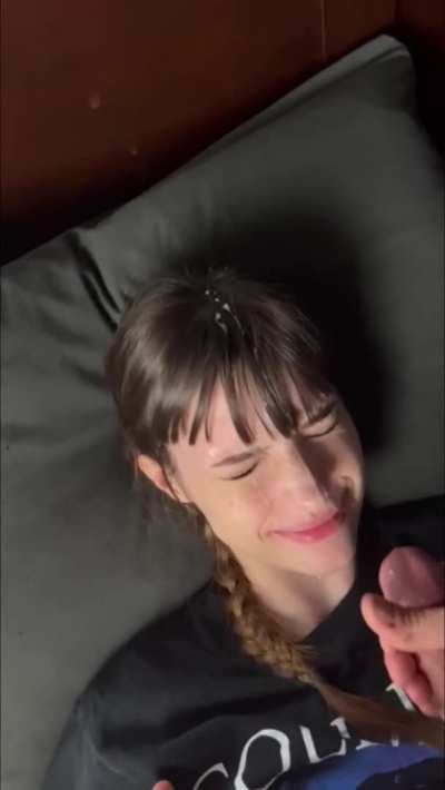(f20 oc) i love getting hot loads dumped on my face! 😇