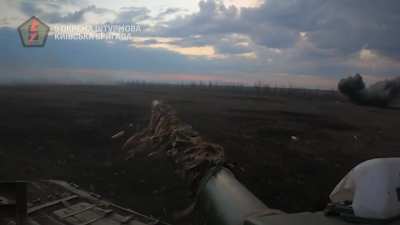 Tank from the 5th Assault brigade firing on Russian position protecting a BMP while being under very heavy shelling somewhere near Bakhmut