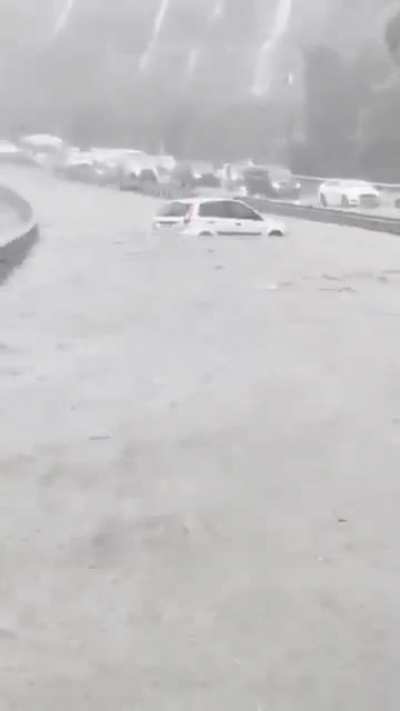 Roseville Bridge closed by flooding