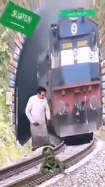 Haram train 😡😡😠😠😠<wbr>😠😡😠😡😠<wbr>😡😠😡😡😡<wbr>😡😡😡😠😡<wbr>😡😡 Allah 🙏🙏🙏🙏🙏<wbr>🤲🤲🤲🤲🤲<wbr>🤲🤲🙏🙏🙏<wbr>🙏🙏🙏