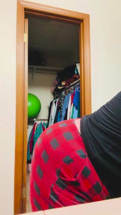 Your Bossy MILF’s Farting Cheeks Just Let One RIP… Now Get Over Here & Inhale Every Last One, My Favorite Boy-Toy 🔥