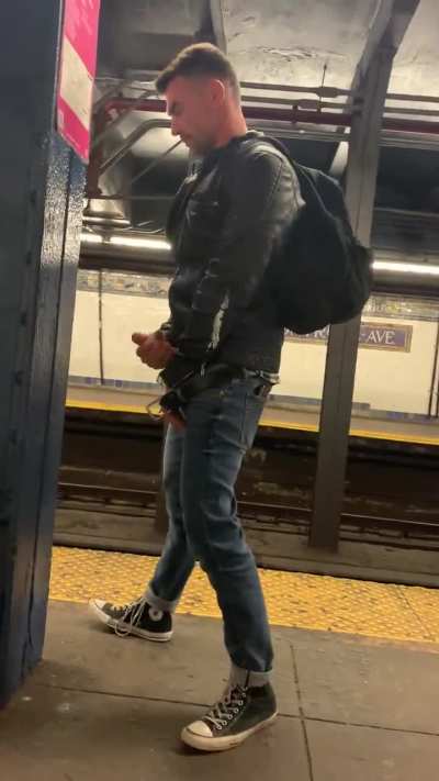 Excuse me, is this the D train?