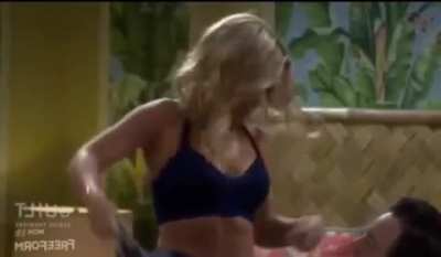 Cropped version, sorry for lack of HD.