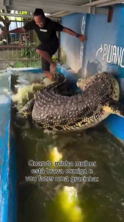 O homem que nunca flertou com o perigo é apenas um menino.