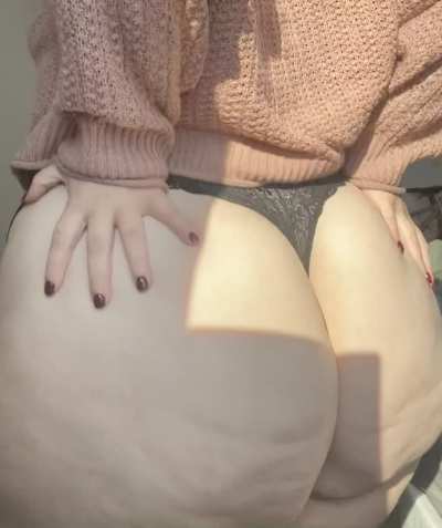 Please cum inside me daddy:) 🍑