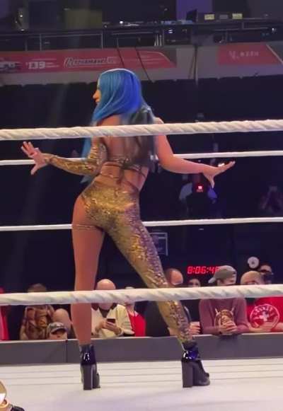 👀