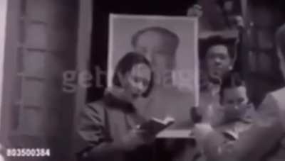 In 1967, London, the star chaser of the Chinese agency in the UK 伦敦大使馆的饭圈女孩