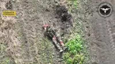 A Ukrainian VOG landed directly on a wounded Russian soldier & blew his head clean off.
