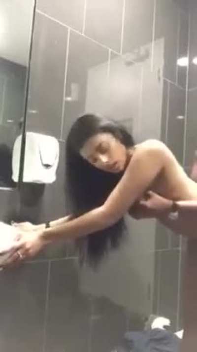 Ye kya ho raha hai