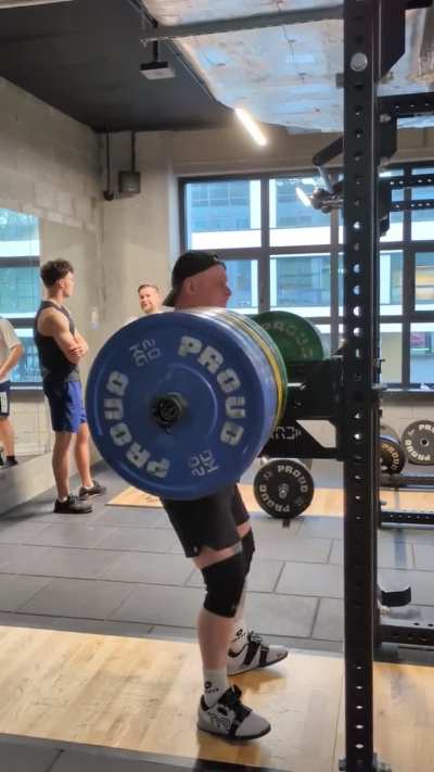 210kg x 3 front squat from high pins