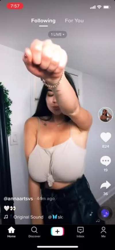 Busty Anna❤️