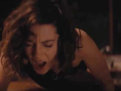 Mary Elizabeth Winstead - All About Nina