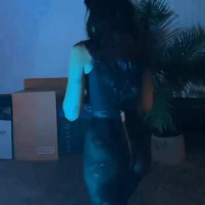Dua Lipa loves to show off her amazing ass 😍 she knows everyone loves it