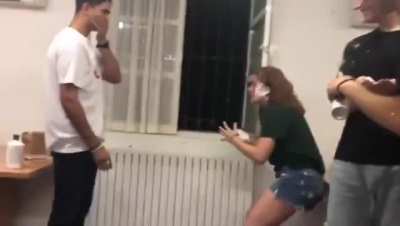 Sen bana 10 kere vur ben sana 1 kere