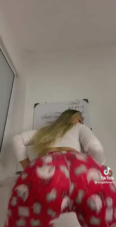 Ass of the gods 😋 from one to ten, how well does it move?
