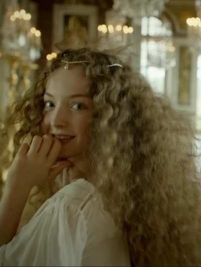 Alexia Giordano - beauty petite plot in 'Versailles'