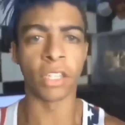 FOI SÓ UM SOCO KKKK
