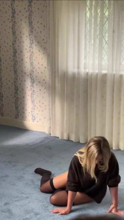 Behind the Scenes of the Photoshoot for Hilary's New Album - IG November 2025