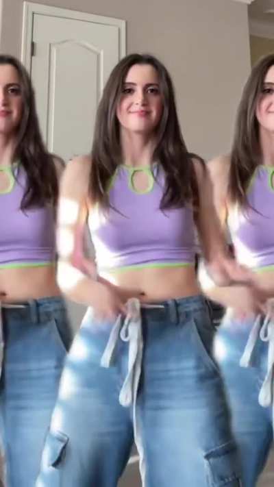 Laura Marano 