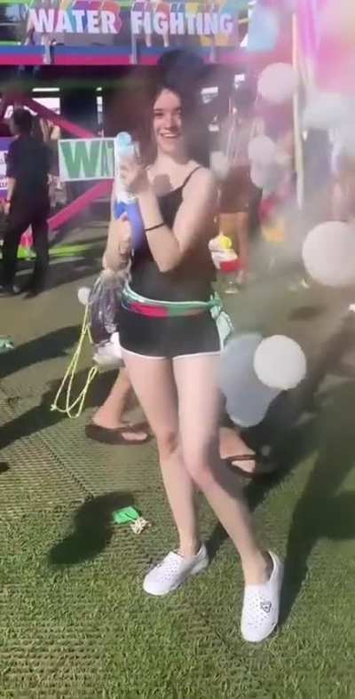 Love seeing her wet