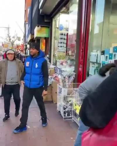 Жестокий розыгрыш для окружающих