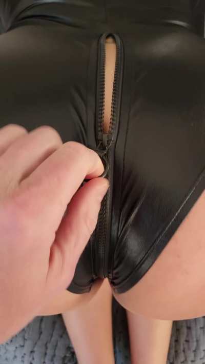 Can you help me with this zipper?
