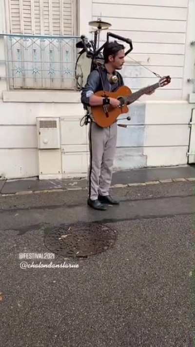 На каком инструменте играешь? Да.