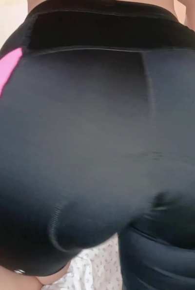 What does my butt look like farting in these cycling short<wbr>s?🫦💨💕<wbr>🤭