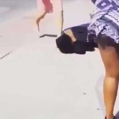 3 prostitutes chasing down and beating up customer who didn’t pay up after a BJ sesh