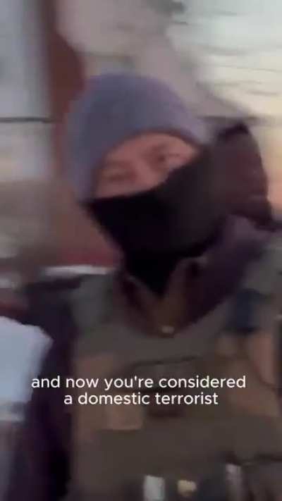 ICE taking pics of identifying info from law-abiding onlookers: 