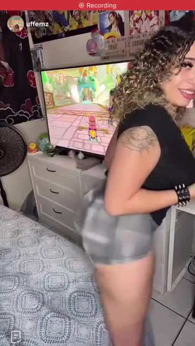 ⠀