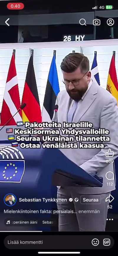 Tynkyttäjä nuolee oranssia persettä ihan täysillä eeppisen musiikin tahtiin.