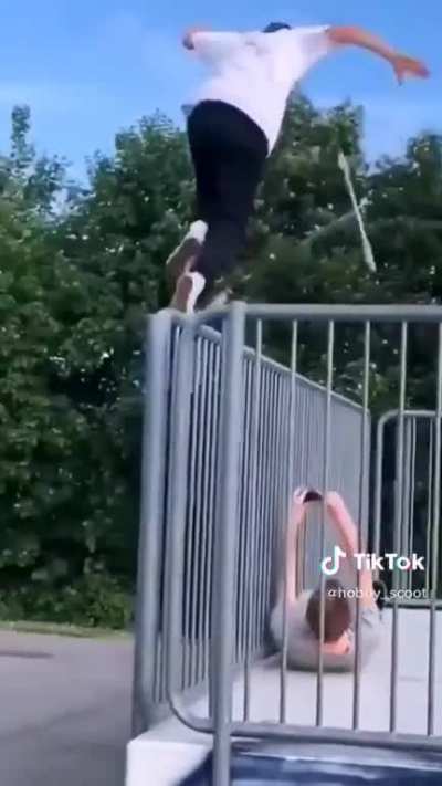 Нельзя приготовить амлет не разбив яиц