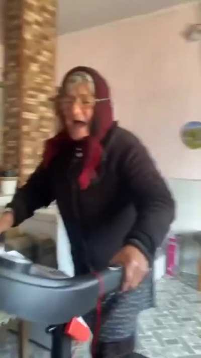 Bagă mamie pe viteza doi