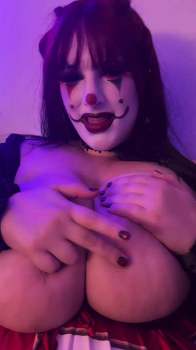 The monster tiddy circus is cumming to town