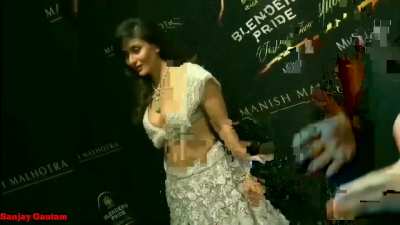 MILF Kareena proudly showing her 🍼🍼