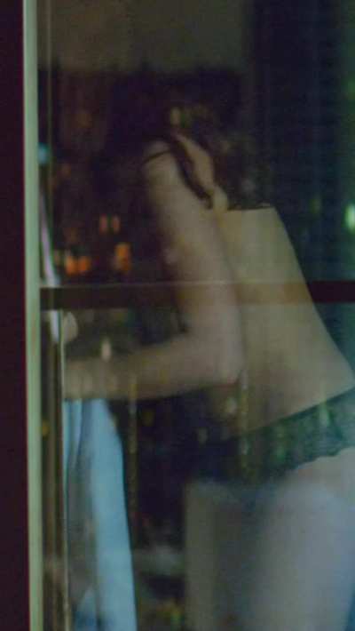 Dakota Johnson, exhibitionist tease