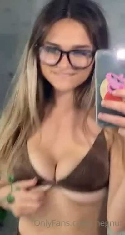 Cutie - Get Her Folder in Comments ⬇️