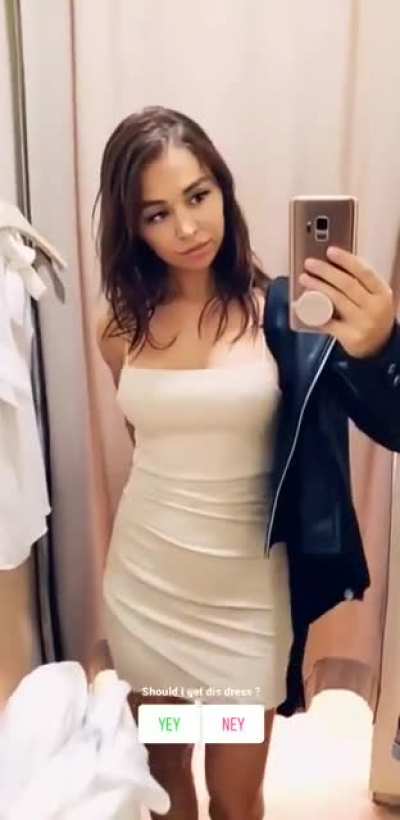 No bra 😍