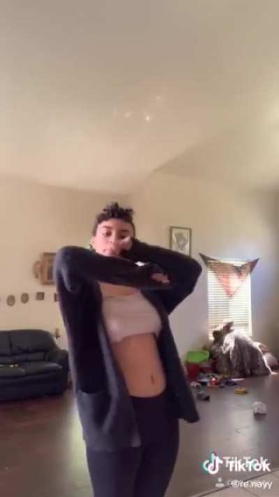 Re.nayy dances in a white “shirt”