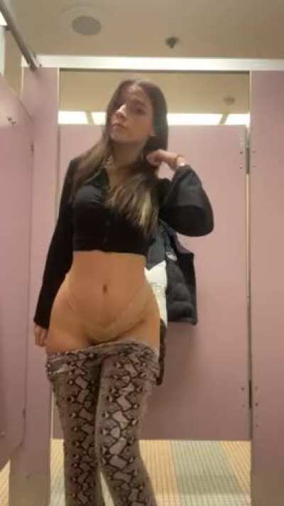 Do you like your 18 years old girl in that outfit.... I am ready for our dirty things haha