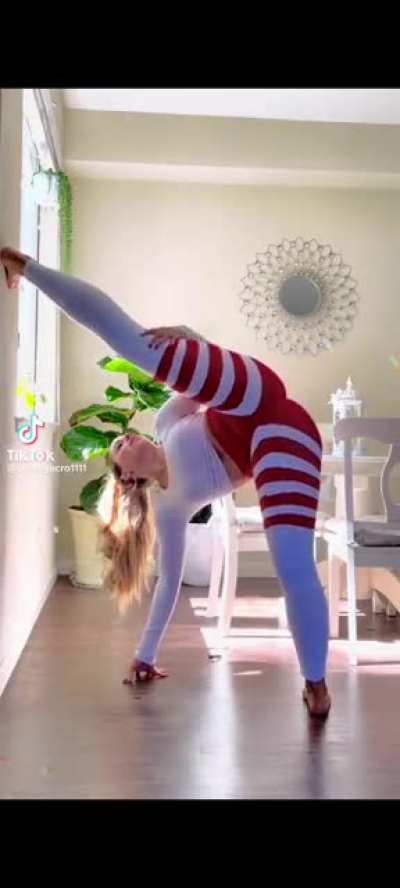 ashleyacro1111