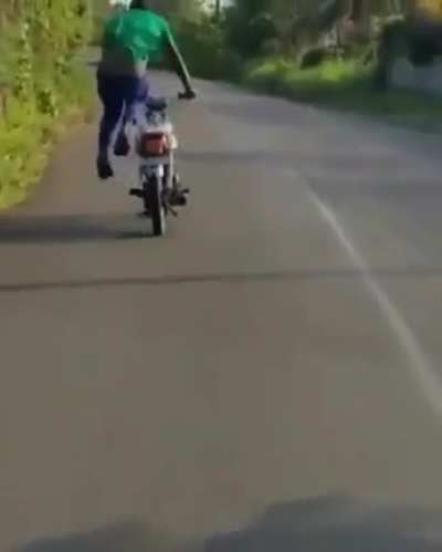 He tried a super motorcycle maneuver and then tried something worse...