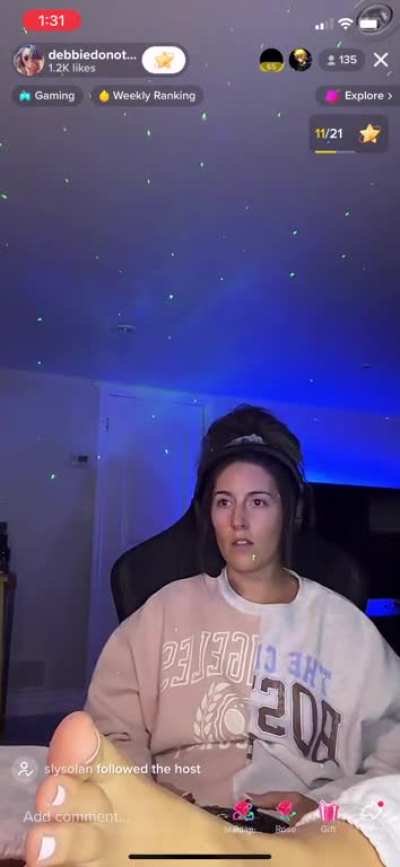 Debbiedonothing live now!
