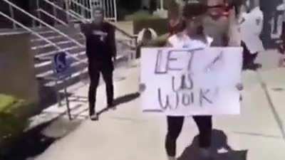 People protesting to reopen gyms because they -need to exercice-, whilst exercising outside of the gym... managing to prove themselves wrong
