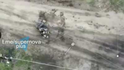 For some reason, the occupier carried a shovel, but the Ukrainian drone does not like this