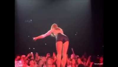 Taylor Swift definitely bending over favorite position#3